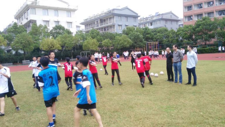 Entrenamiento en la escuela n.5 de secundaria de Jiaojiang, Taizhou. 